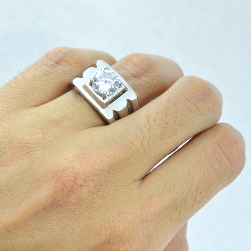 Anillo Brillante Unisex de Acero Inoxidable con Zirconia de