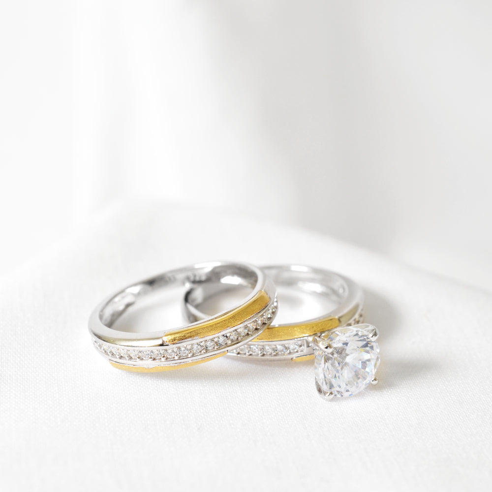 Anillo de Compromiso con piedras Zirconias En Plata