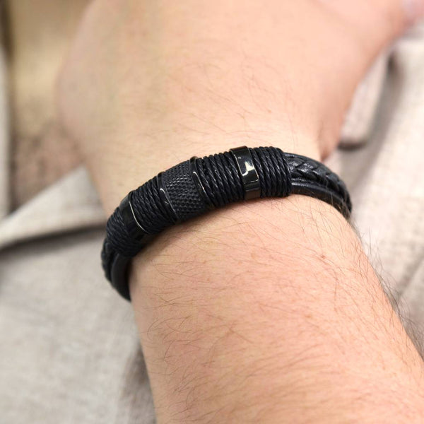 Pulsera de Piel Trenzada con Aros de Acero