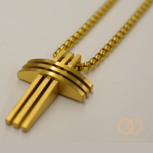 Gargantilla de Cruz Triple en Acero Inoxidable Dorado