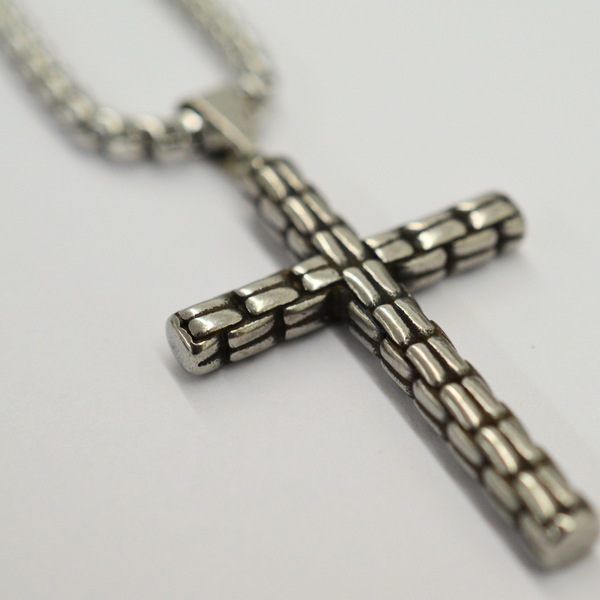 Gargantilla Cruz con Rectángulos Pavonada en Acero Inoxidable