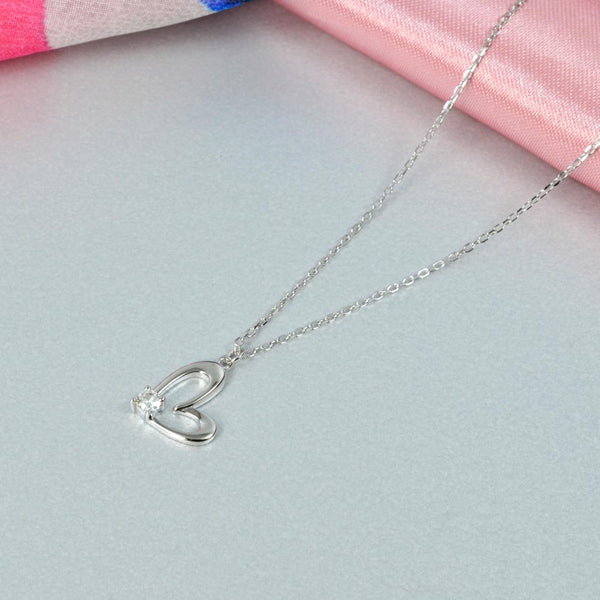 Gargantilla de Plata con Dije en Forma de Corazón y Detalle de Zirconia Blanca
