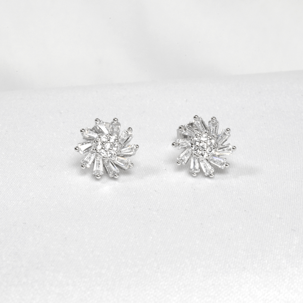 Aretes de Flor en Plata Ley .925 Zirconias Transparentes – Acero y