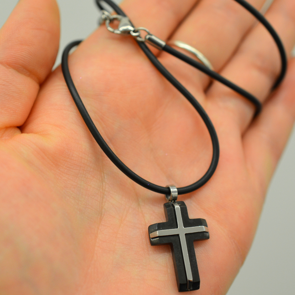 Gargantilla de Cruz Doble en Negro y Acero Inoxidable